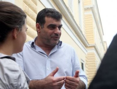 Ελεύθερος ο Κώστας Βαξεβάνης μετά την μήνυση της συζύγου του Γ. Στουρνάρα